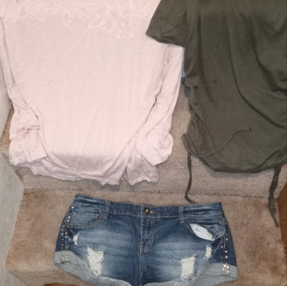 Clothes - Picture 4 of 16